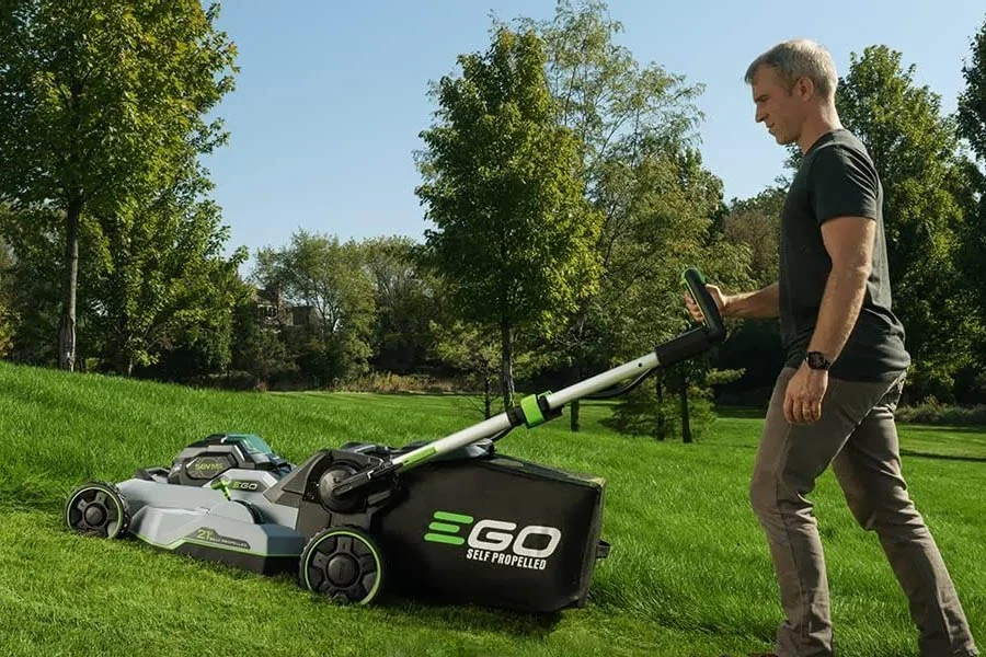 battery self propelled lawn mower